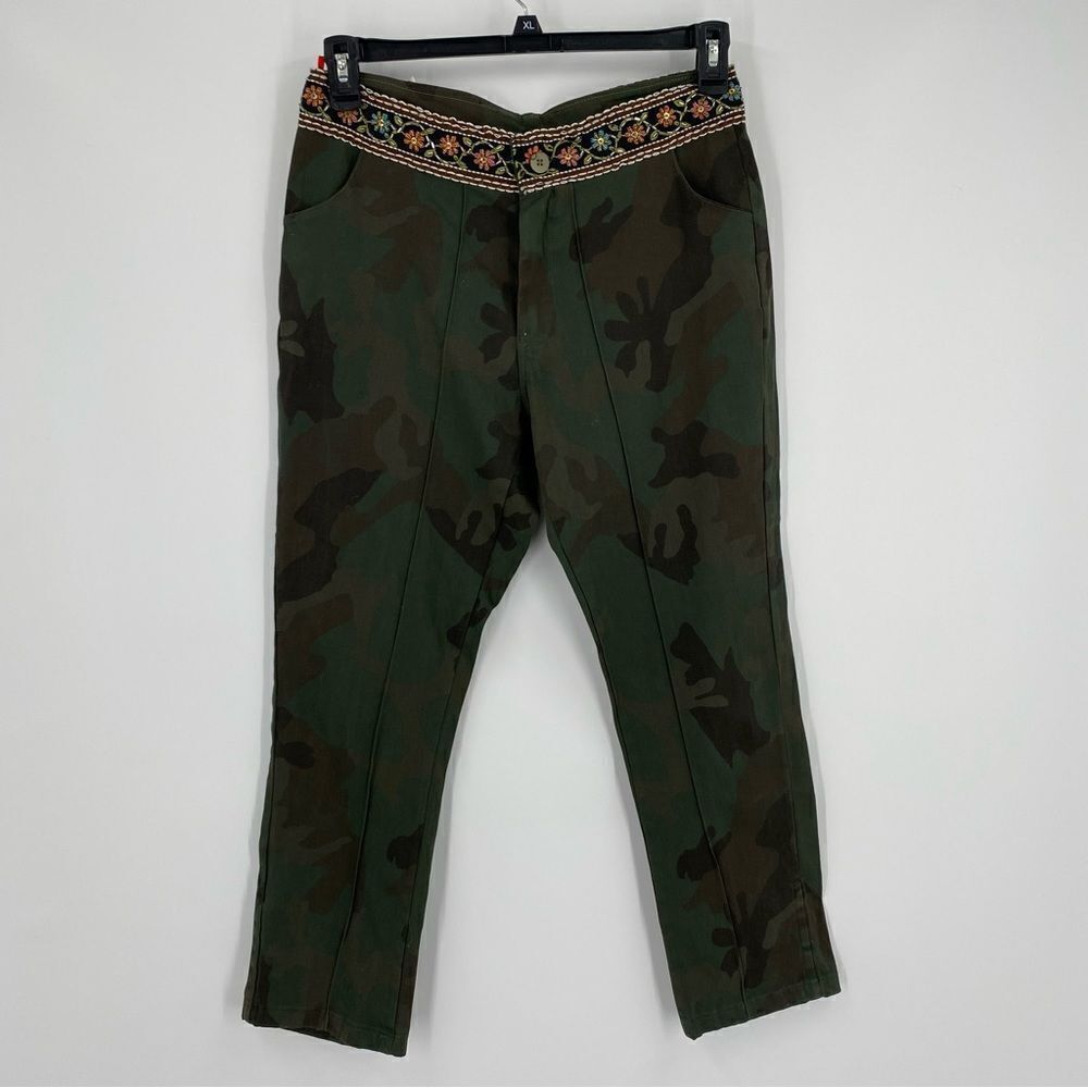 CL Casadei L. Women’s Camo Print High Rise Beaded Waist Cropped Pants